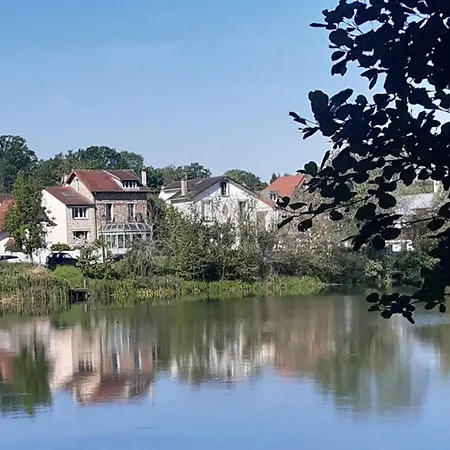Maisonnette A L Etang シャレー ベリジー・ビラクブレー