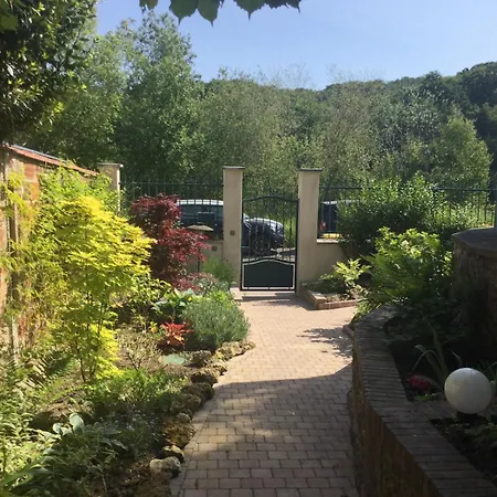 Maisonnette A L Etang Chalet